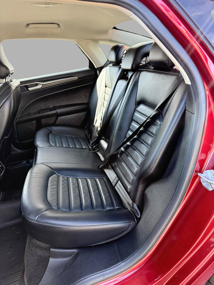 Used 2017 Ford Fusion SE w/ Fusion SE Technology Package FWD image 18