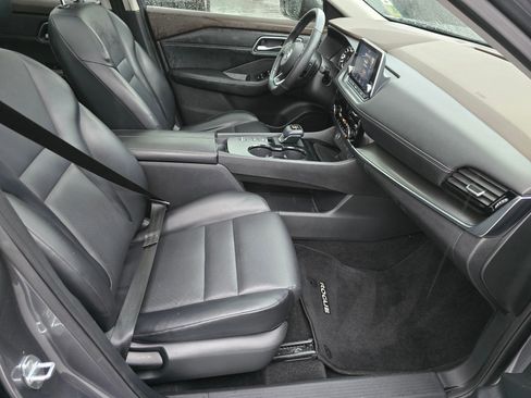 Used 2021 Nissan Rogue SV w/ Premium Package image 31