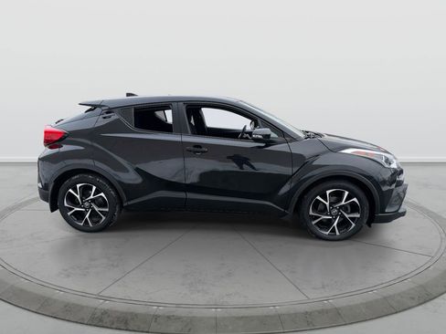Used 2019 Toyota C-HR XLE image 7