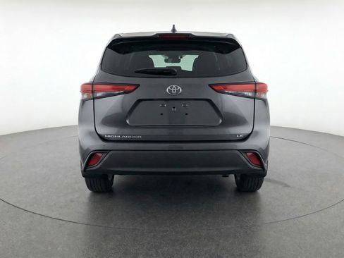 Used 2025 Toyota Highlander LE image 7
