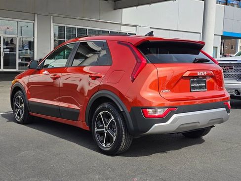 Certified 2023 Kia Niro EX image 3
