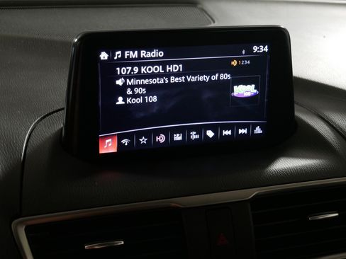 Used 2018 MAZDA MAZDA3 Sport image 22