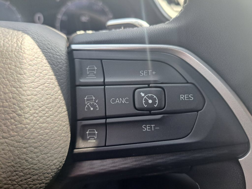 Certified 2025 Jeep Grand Cherokee Laredo X AWD/4WD image 24