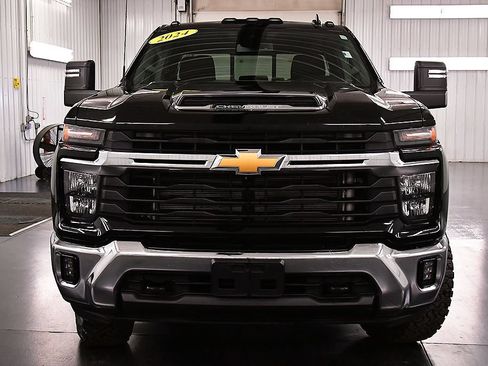 Used 2024 Chevrolet Silverado 2500 LT w/ All Star Edition AWD/4WD image 2