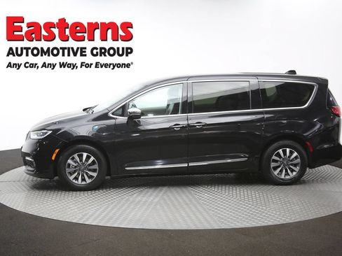 Used 2023 Chrysler Pacifica Limited FWD image 63