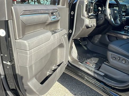 New 2026 Chevrolet Silverado 1500 LTZ w/ LTZ Premium Package image 11
