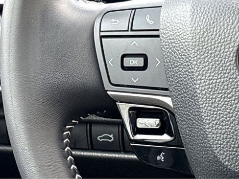 Used 2025 Toyota Camry SE w/ Multimedia Upgrade Package image 12