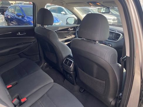 Used 2019 Kia Sorento FWD V6 w/ LX V6 Convenience Package image 32