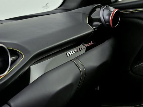 Used 2019 Ferrari 812 Superfast RWD image 33