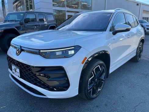 Certified 2025 Volkswagen Tiguan SEL R-Line image 1