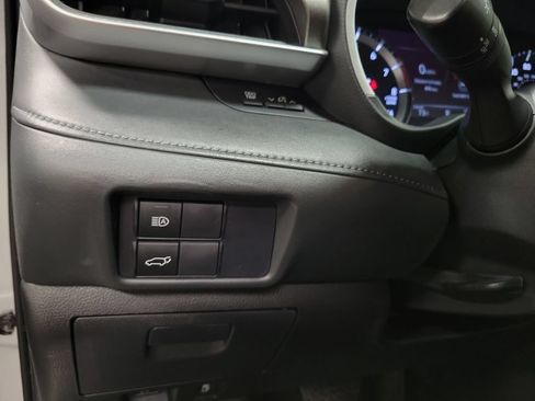 Used 2020 Toyota Highlander XLE AWD/4WD image 28