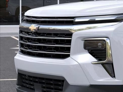 New 2026 Chevrolet Traverse LT w/ Driver Confidence Package AWD/4WD image 16
