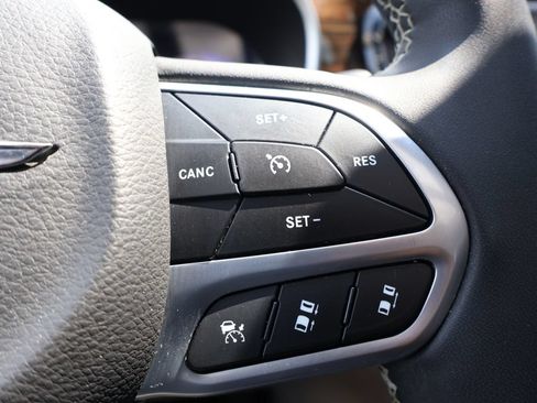 Used 2023 Chrysler Pacifica Limited w/ Uconnect Theater Family Group AWD/4WD image 18