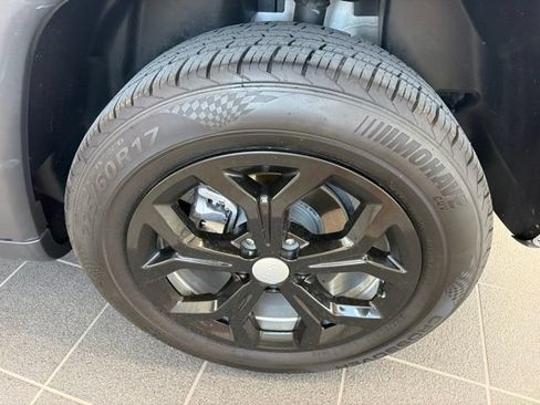 Used 2024 Jeep Compass Latitude AWD/4WD image 6