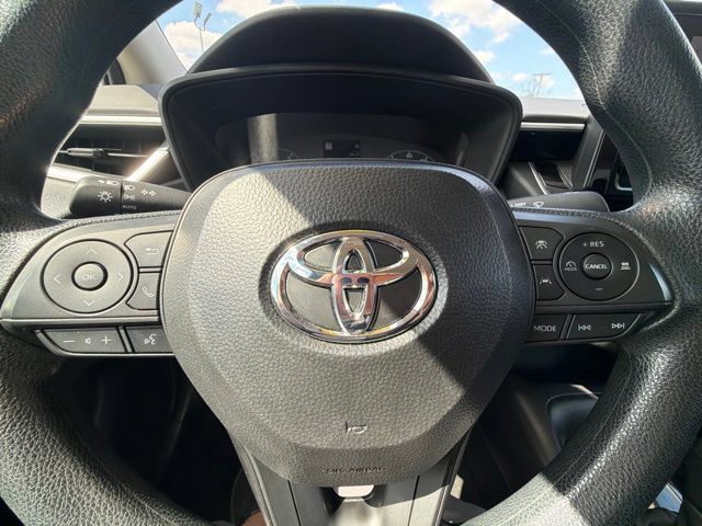 Used 2025 Toyota Corolla LE FWD image 33