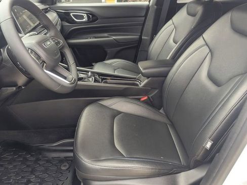 New 2025 Jeep Compass Limited w/ Sun & Sound Group AWD/4WD image 9