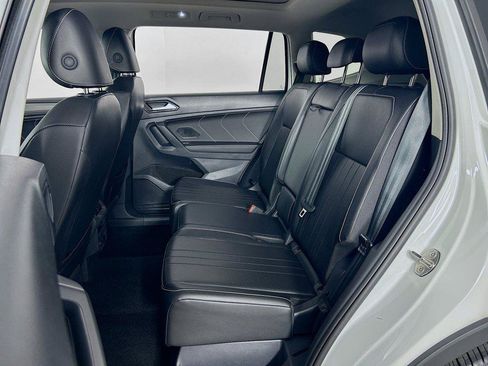 Certified 2024 Volkswagen Tiguan SE w/ Panoramic Sunroof Package AWD/4WD image 24