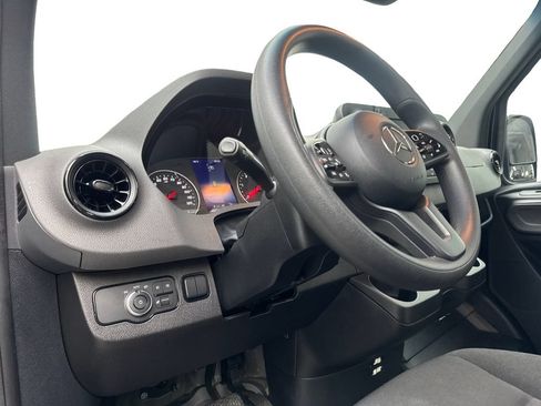 Used 2024 Mercedes-Benz Sprinter 2500 image 42