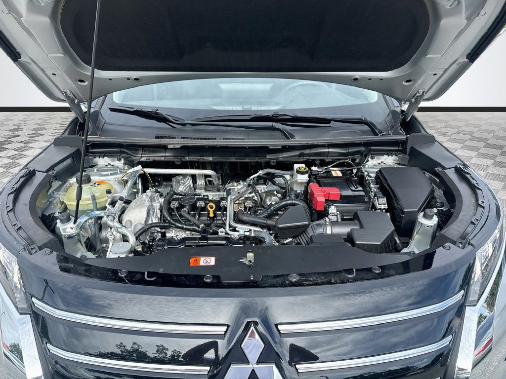 Used 2025 Mitsubishi Outlander ES FWD image 32