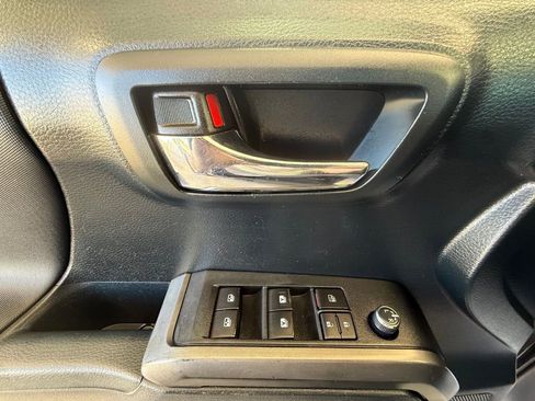 Used 2016 Toyota Tacoma TRD Sport w/ Towing Package image 39