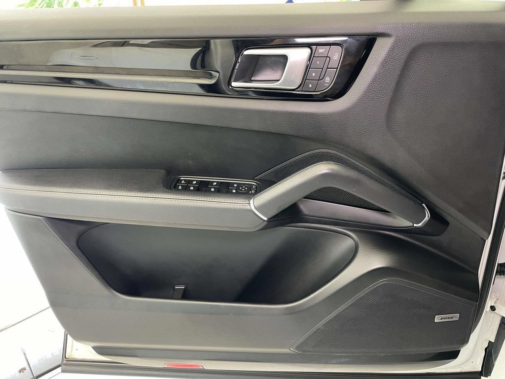 Certified 2023 Porsche Cayenne AWD/4WD image 34