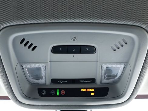 Used 2019 Chevrolet Traverse LT FWD image 20
