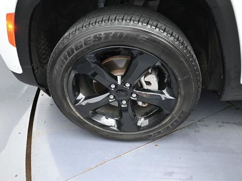 Used 2024 Jeep Grand Cherokee Altitude AWD/4WD image 20