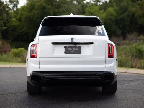 Certified 2022 Rolls-Royce Cullinan Black Badge w/ Dark Exterior Package AWD/4WD image 7