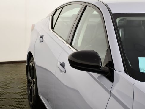 Used 2024 Nissan Altima 2.5 SR FWD image 14