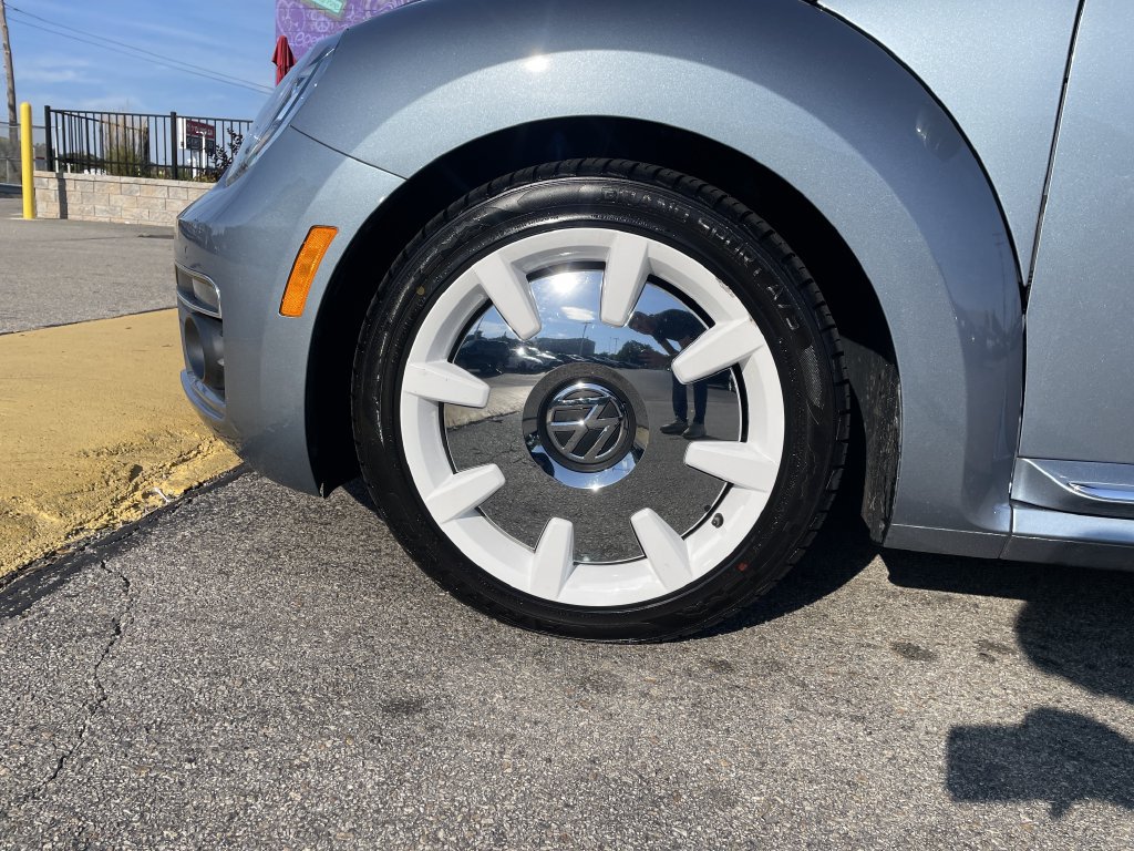 Used 2019 Volkswagen Beetle 2.0T Final Edition SEL FWD image 9