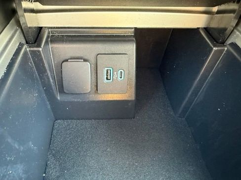 Used 2021 Ford Explorer XLT w/ Equipment Group 202A image 31