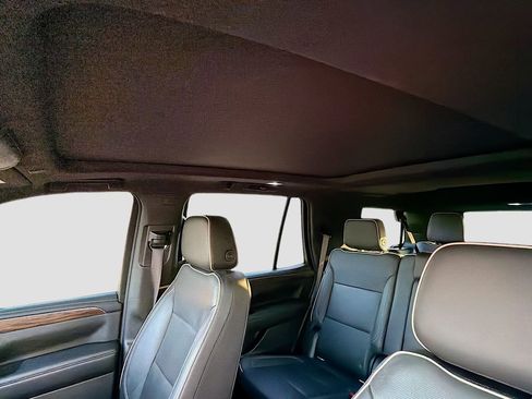 Used 2021 Chevrolet Tahoe Premier w/ Premium Package image 27