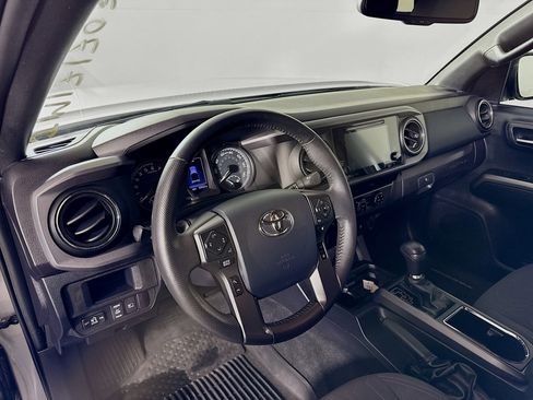 Certified 2018 Toyota Tacoma TRD Off-Road image 9
