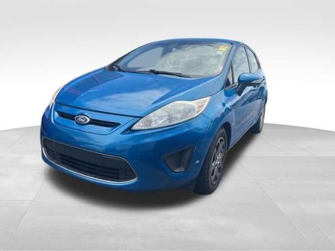 Used 2013 Ford Fiesta SE w/ Super Fuel Economy Pkg FWD image 3