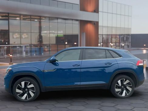 Used 2025 Volkswagen Atlas Cross Sport SE image 2
