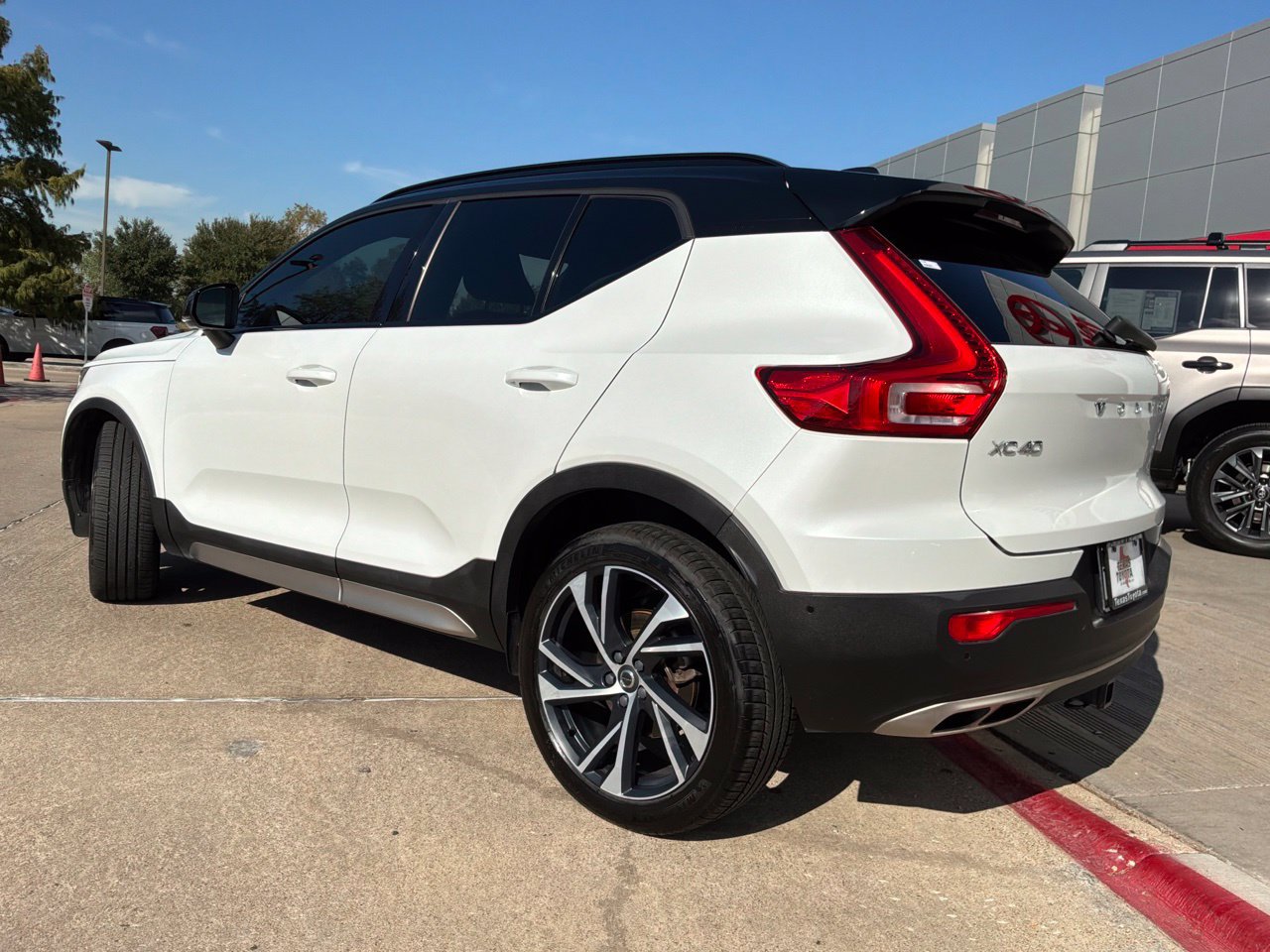 Used 2019 Volvo XC40 T5 R-Design AWD/4WD image 8