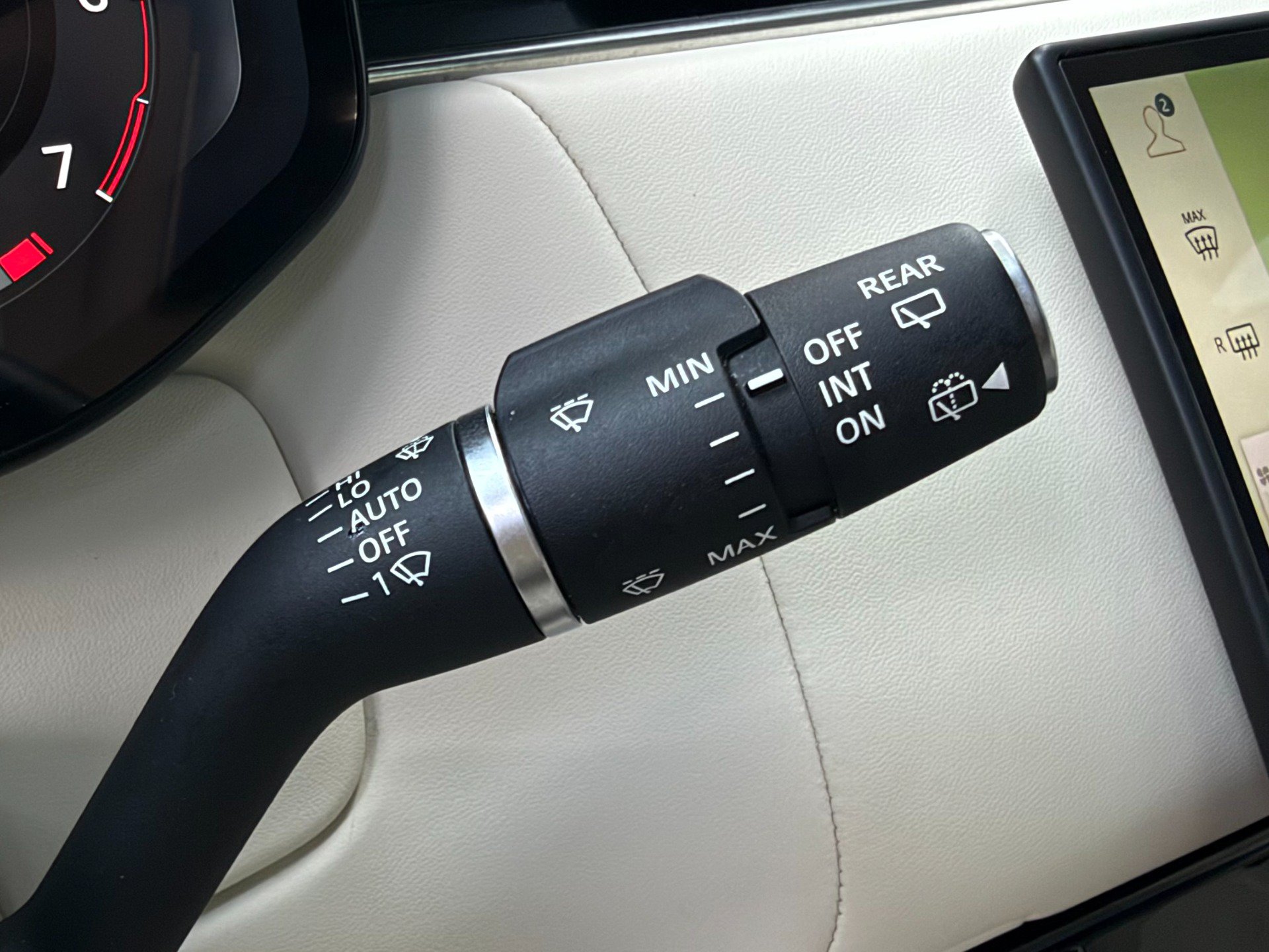 Used 2025 Land Rover Range Rover SE AWD/4WD image 47