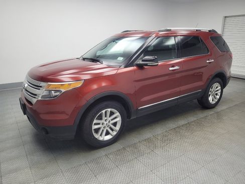 Used 2014 Ford Explorer XLT image 2