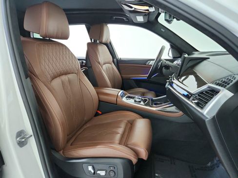 Used 2024 BMW X7 M60i w/ Executive Package image 23