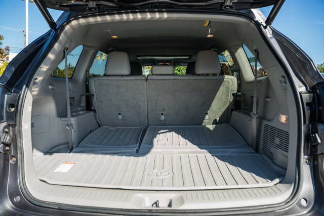 Used 2017 Toyota Highlander XLE AWD/4WD image 14