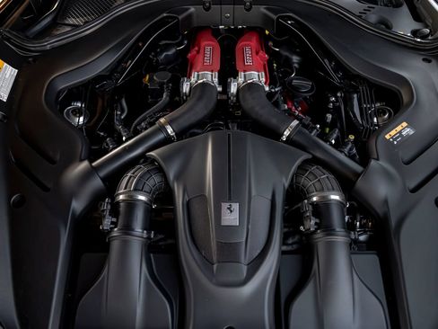 Used 2024 Ferrari Roma Spider RWD image 35