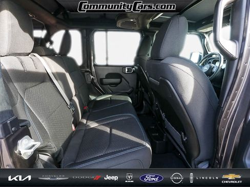 Used 2025 Jeep Wrangler Unlimited Rubicon 4xe w/ Convenience Group image 21