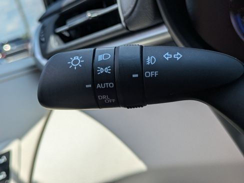 Used 2023 Toyota Sienna Limited image 29