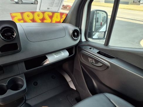 Used 2022 Mercedes-Benz Sprinter 2500 image 20