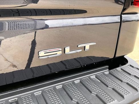 New 2026 GMC Sierra 1500 SLT image 30