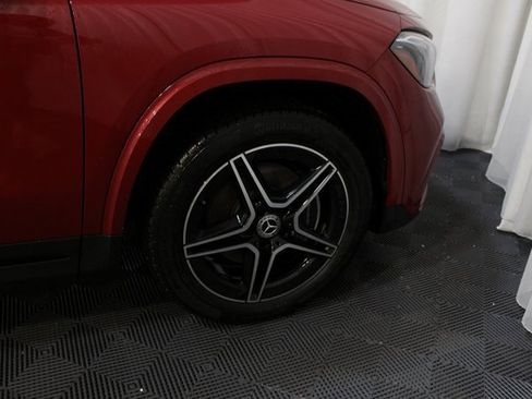 Used 2025 Mercedes-Benz GLA 250 4MATIC image 12