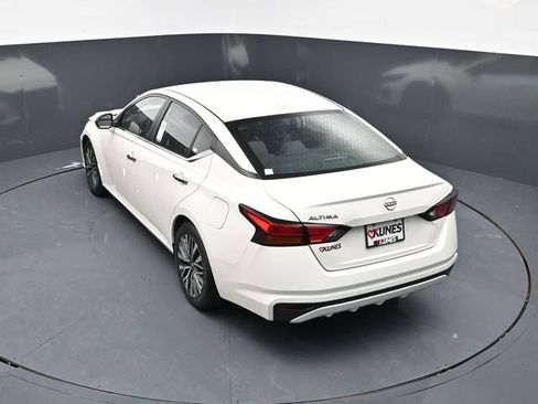 Used 2025 Nissan Altima 2.5 SV FWD image 36
