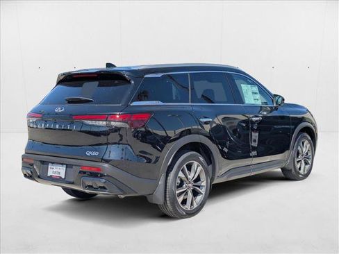 New 2025 INFINITI QX60 Luxe image 2