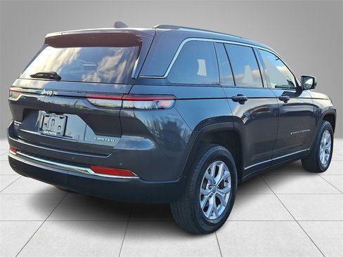 Used 2022 Jeep Grand Cherokee Limited image 4
