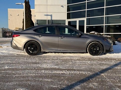 Used 2025 Toyota Camry SE image 2